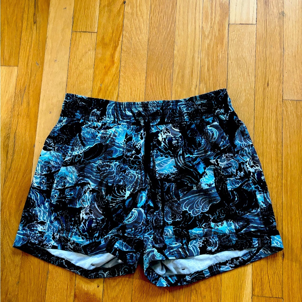 Lululemon size 6 shorts